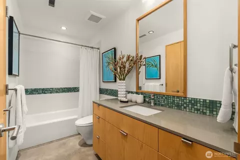Bath - 1527 E Howe St, Seattle, WA 98112 photo 5 of 5
