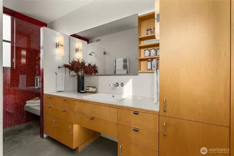 Bath - 1527 E Howe St, Seattle, WA 98112 photo 2 of 5
