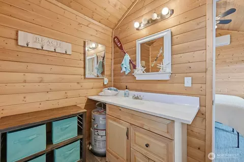 Bath - 270 E Grapeview Point Rd, Allyn, WA 98524 photo 3 of 4