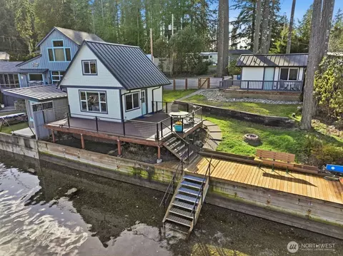 270 E Grapeview Point Rd, Allyn, WA 98524