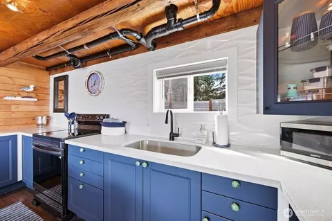 Kitchen - 270 E Grapeview Point Rd, Allyn, WA 98524 photo 2 of 3