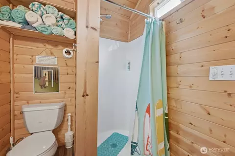 Bath - 270 E Grapeview Point Rd, Allyn, WA 98524 photo 4 of 4