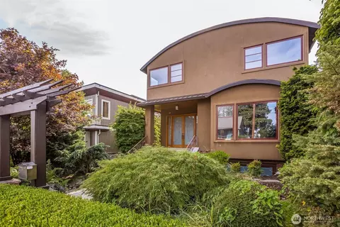 317 1st St, Kirkland, WA 98033