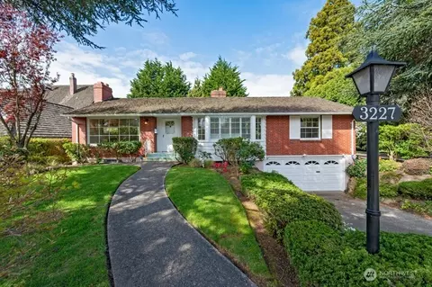 3227 Magnolia Blvd W, Seattle, WA 98199
