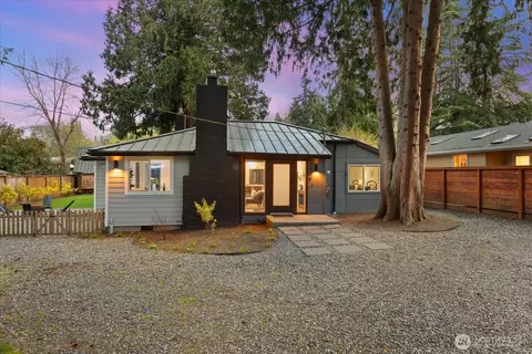 3809 NE 105th St, Seattle, WA 98125