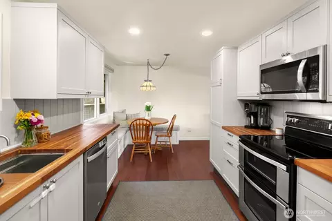 Kitchen - 5320 S 4th Ave, Everett, WA 98203 photo 2 of 3