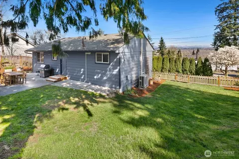 Exterior - 5320 S 4th Ave, Everett, WA 98203 photo 5 of 6
