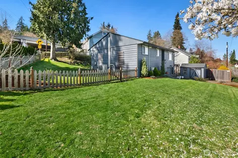 Exterior - 5320 S 4th Ave, Everett, WA 98203 photo 6 of 6