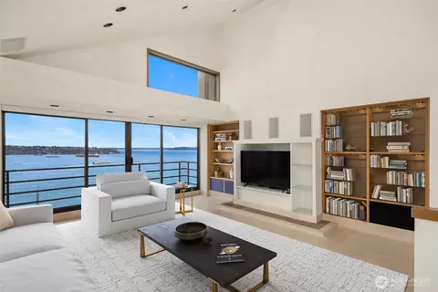 2021 1st Ave #F20, Seattle, WA 98121