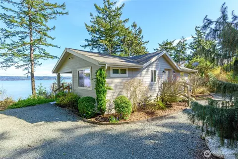 215 S Harrington Lagoon Rd, Coupeville, WA 98239