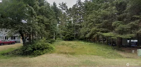 750 Duck Lake Dr SE, Ocean Shores, WA 98569
