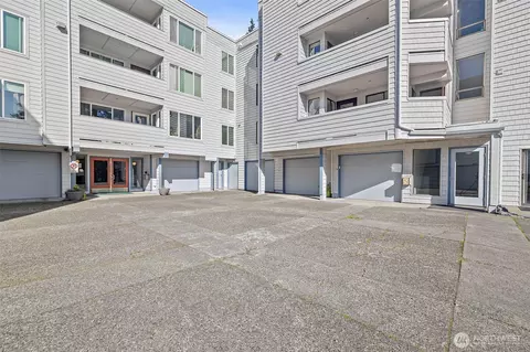 17417 Ashworth Ave N #201, Shoreline, WA 98133