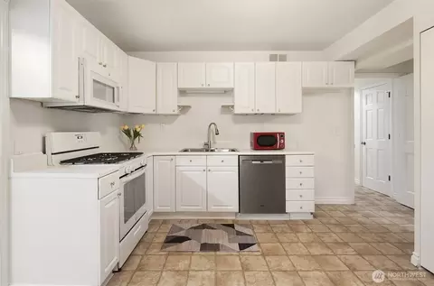 Kitchen - 22603 53rd Ave SE, Bothell, WA 98021 photo 7 of 7