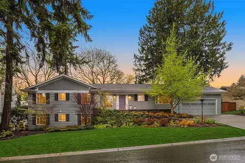 8910 SE 54th St, Mercer Island, WA 98040