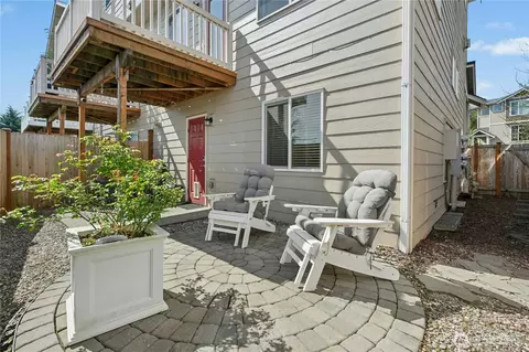 Exterior - 527 Pilchuck Path, Everett, WA 98201 photo 5 of 6