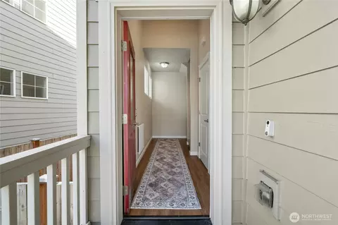 Entry Way - 527 Pilchuck Path, Everett, WA 98201 photo 1 of 2