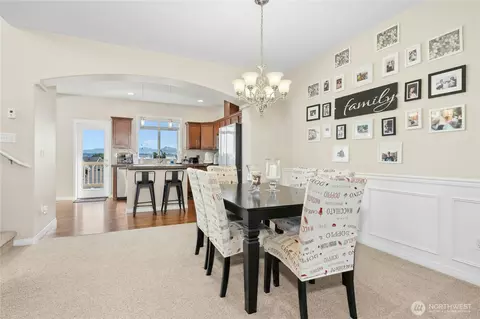 Dining - 527 Pilchuck Path, Everett, WA 98201 photo 1 of 1