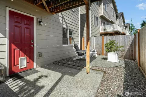 Exterior - 527 Pilchuck Path, Everett, WA 98201 photo 4 of 6
