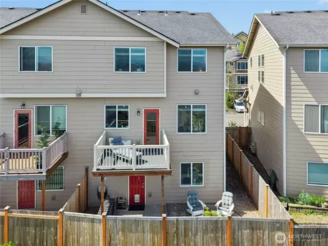 Exterior - 527 Pilchuck Path, Everett, WA 98201 photo 6 of 6