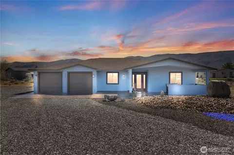 713 SW Sunset Blvd, Mattawa, WA 99349