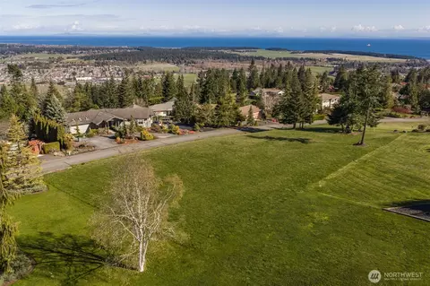 9999 Fawn Ln, Sequim, WA 98382