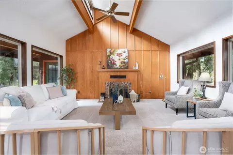 Living - 23517 Orville Rd E, Orting, WA 98360 photo 3 of 10