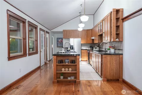 Entry Way - 23517 Orville Rd E, Orting, WA 98360 photo 1 of 1