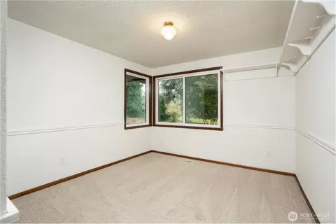 Bedroom - 23517 Orville Rd E, Orting, WA 98360 photo 2 of 2
