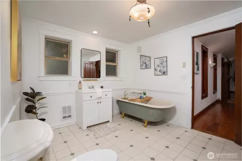Bath - 23517 Orville Rd E, Orting, WA 98360 photo 1 of 3