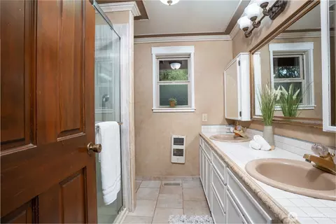Bath - 23517 Orville Rd E, Orting, WA 98360 photo 3 of 3