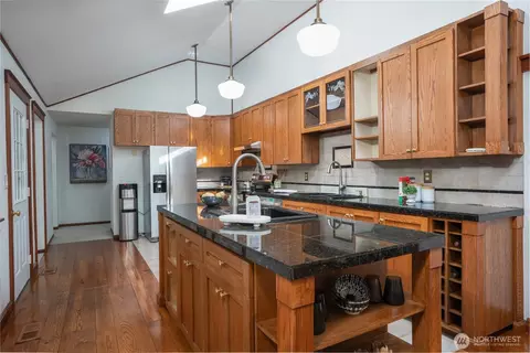Kitchen - 23517 Orville Rd E, Orting, WA 98360 photo 2 of 3