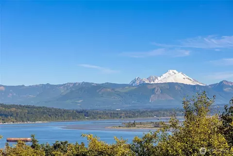 4911 Harbor Ln, Everett, WA 98203