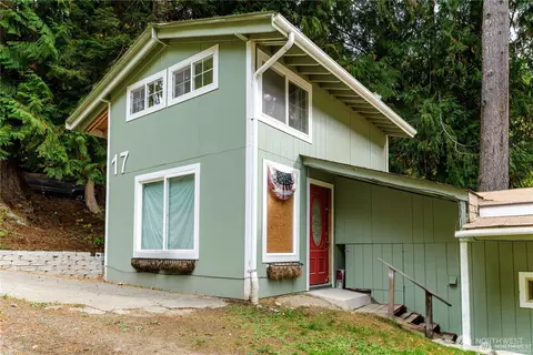 17 Thompson Point Rd, Port Angeles, WA 98363