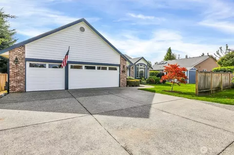 Exterior - 20615 39th Ave SE, Bothell, WA 98012 photo 3 of 8