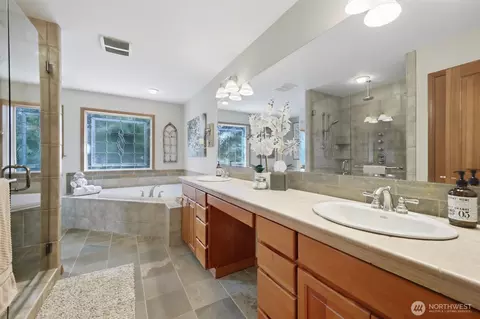 Bath - 20615 39th Ave SE, Bothell, WA 98012 photo 1 of 5