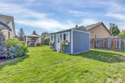Exterior - 20615 39th Ave SE, Bothell, WA 98012 photo 5 of 8