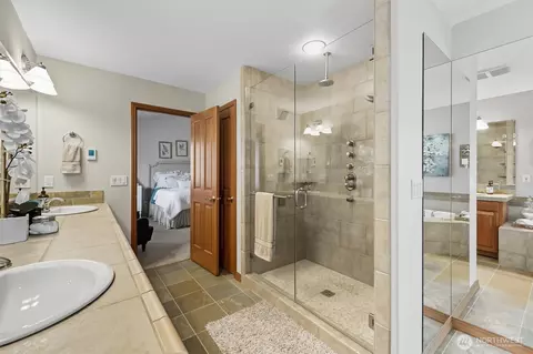 Bath - 20615 39th Ave SE, Bothell, WA 98012 photo 4 of 5