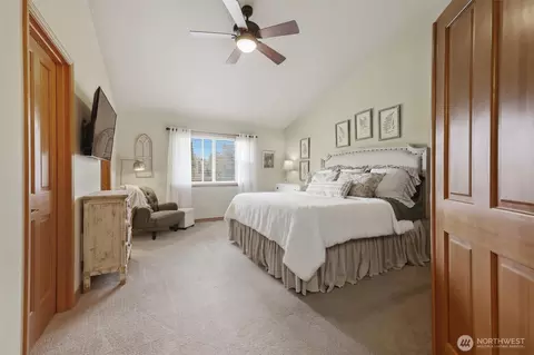 Bedroom - 20615 39th Ave SE, Bothell, WA 98012 photo 1 of 7