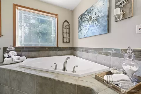Bath - 20615 39th Ave SE, Bothell, WA 98012 photo 2 of 5