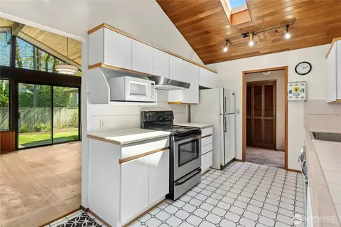 Kitchen - 2258 40th Ave E, Seattle, WA 98112 photo 2 of 2