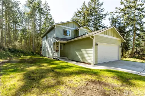 1035 W Starflower Rd, Oak Harbor, WA 98277