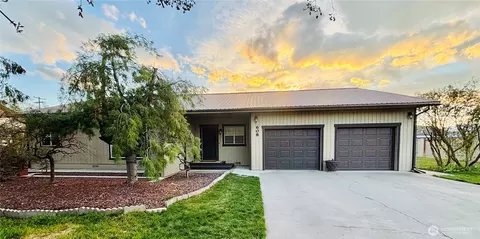 608 Golden St, Oroville, WA 98844