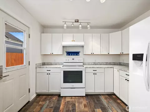 Kitchen - 1035 Oakes Ave, Everett, WA 98201 photo 2 of 3