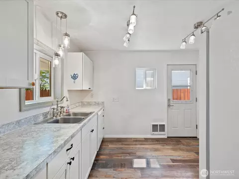 Kitchen - 1035 Oakes Ave, Everett, WA 98201 photo 1 of 3