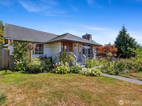 Exterior - 1035 Oakes Ave, Everett, WA 98201 photo 2 of 7