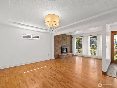 Living - 1035 Oakes Ave, Everett, WA 98201 photo 2 of 2