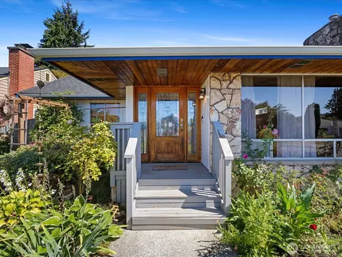 Exterior - 1035 Oakes Ave, Everett, WA 98201 photo 3 of 7