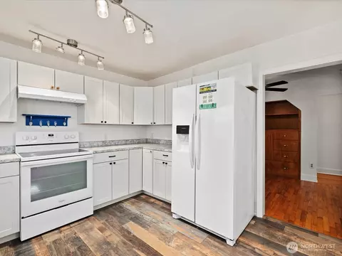 Kitchen - 1035 Oakes Ave, Everett, WA 98201 photo 3 of 3