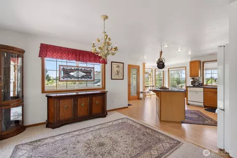 Dining - 128 Jackson View Dr, Chehalis, WA 98532 photo 2 of 2