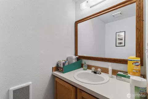 Bath - 128 Jackson View Dr, Chehalis, WA 98532 photo 5 of 5